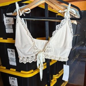 NWT D & M Elegant Lace Trimmed Cream Shoulder Tie Bralette Size Medium